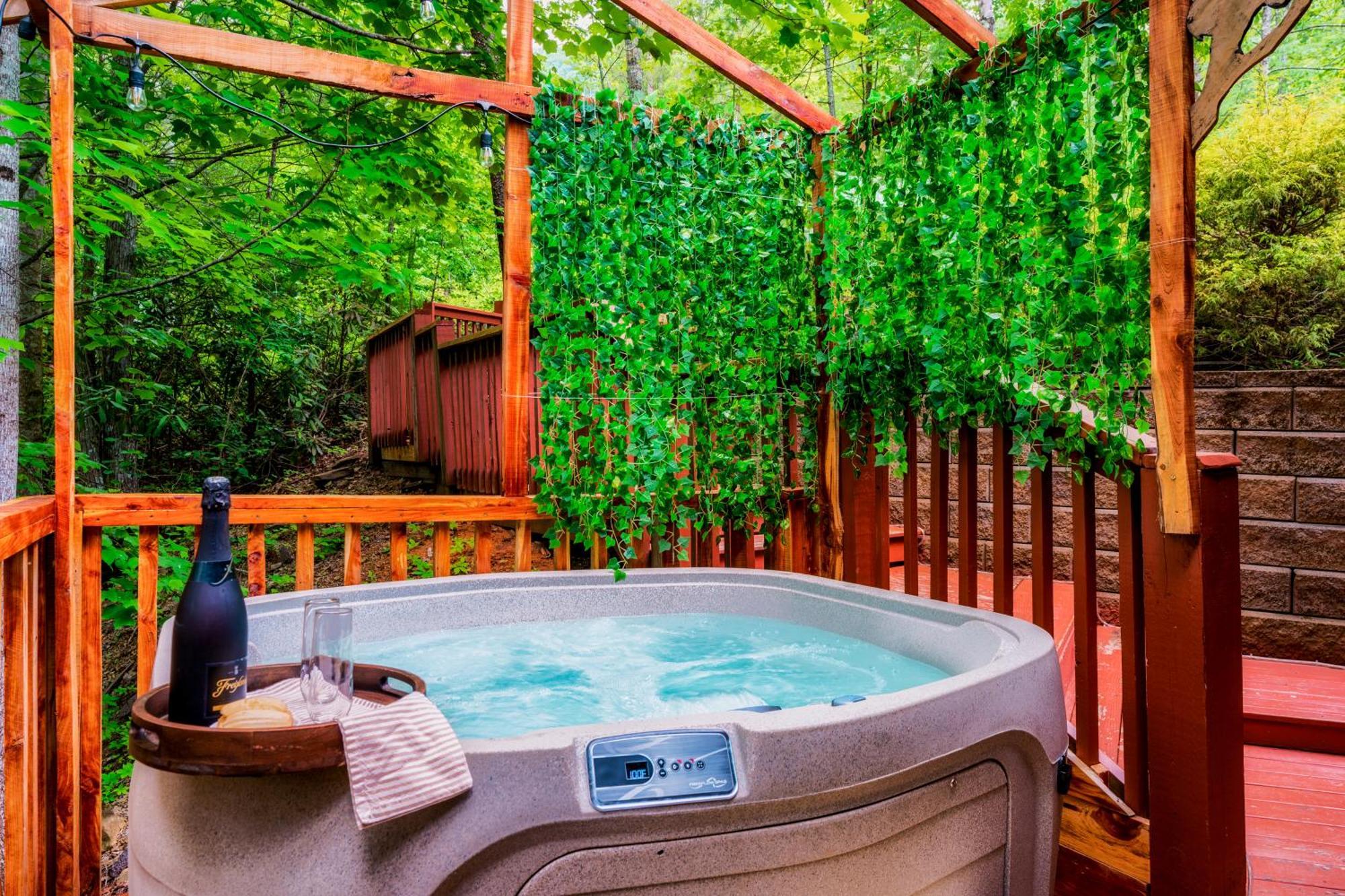 Cabin In A Gated Resort With Seasonal Resort Pool ピジョンフォージ エクステリア 写真