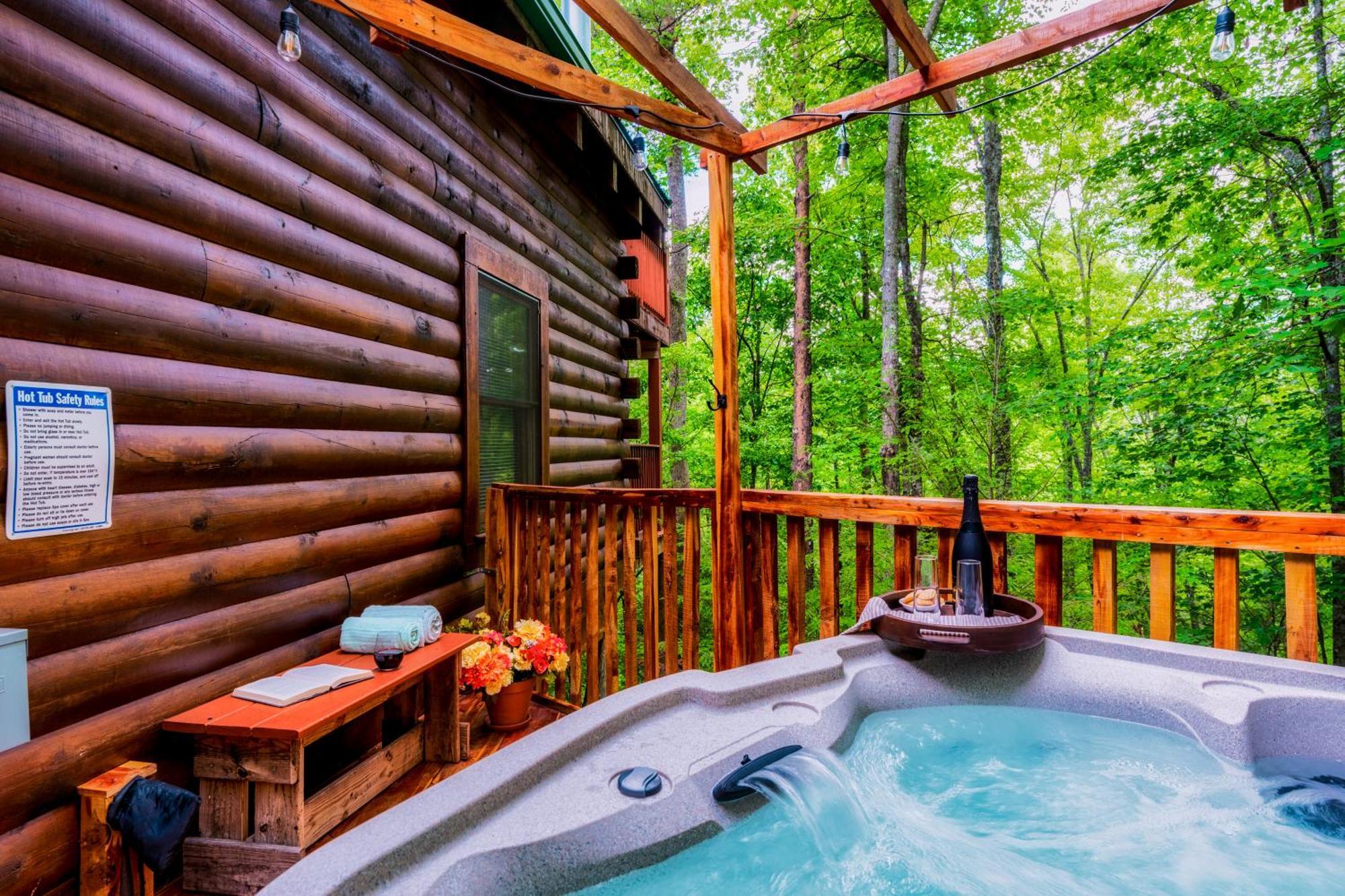 Cabin In A Gated Resort With Seasonal Resort Pool ピジョンフォージ エクステリア 写真