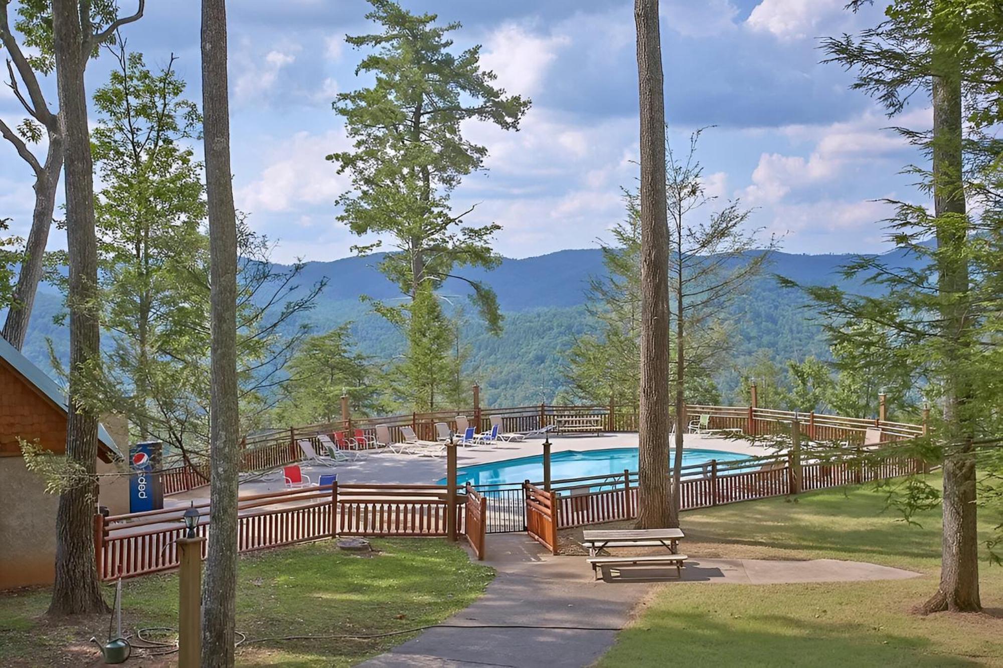 Cabin In A Gated Resort With Seasonal Resort Pool ピジョンフォージ エクステリア 写真